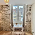 Wonderhost, Bois Et Pierre En Coeur De 아파트
