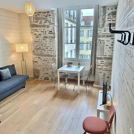 Wonderhost, Bois Et Pierre En Coeur De Apartment *