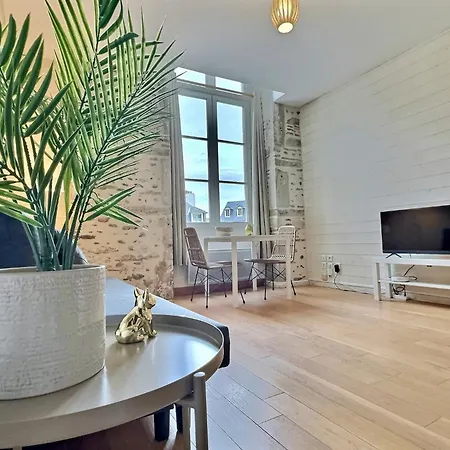 Wonderhost, Bois Et Pierre En Coeur De * 포